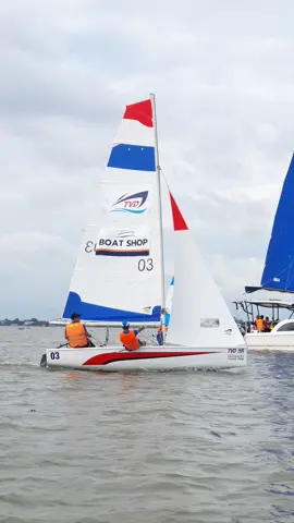 Tập dợt chuẩn bị Giải Đua thuyền Buồm - Ngày hội Du lịch Hoa Đăng Ninh Kiều, Cần Thơ 2024. Giải diễn ra lúc 9h tại Nhà hàng Hoàng Tử, Khu Bãi Cát  #Ninhkieu #Cantho #duathuyenbuom #songhau #thuyenbuom #Tandaiphong 