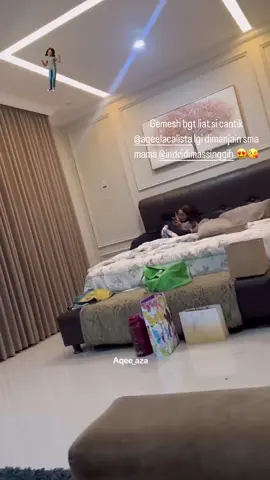 gemes liat aqella dimanjain sama mamanya,kamu harus selalu jadi anak yg penurut dan sayang sama orang tua  ya qell,jangan pernah untuk memilih pergi dari mereka karena hanya orang baru yg kamu temuin,tetap jadi aqella yg penyayang orang tua,dan tetap jadi orang baik buat orang-orang sekitar kamu🥰😘#aqeelacalista #indridimassinggih #ibudananak #foryoupage #4u #fyp #masukberanda 