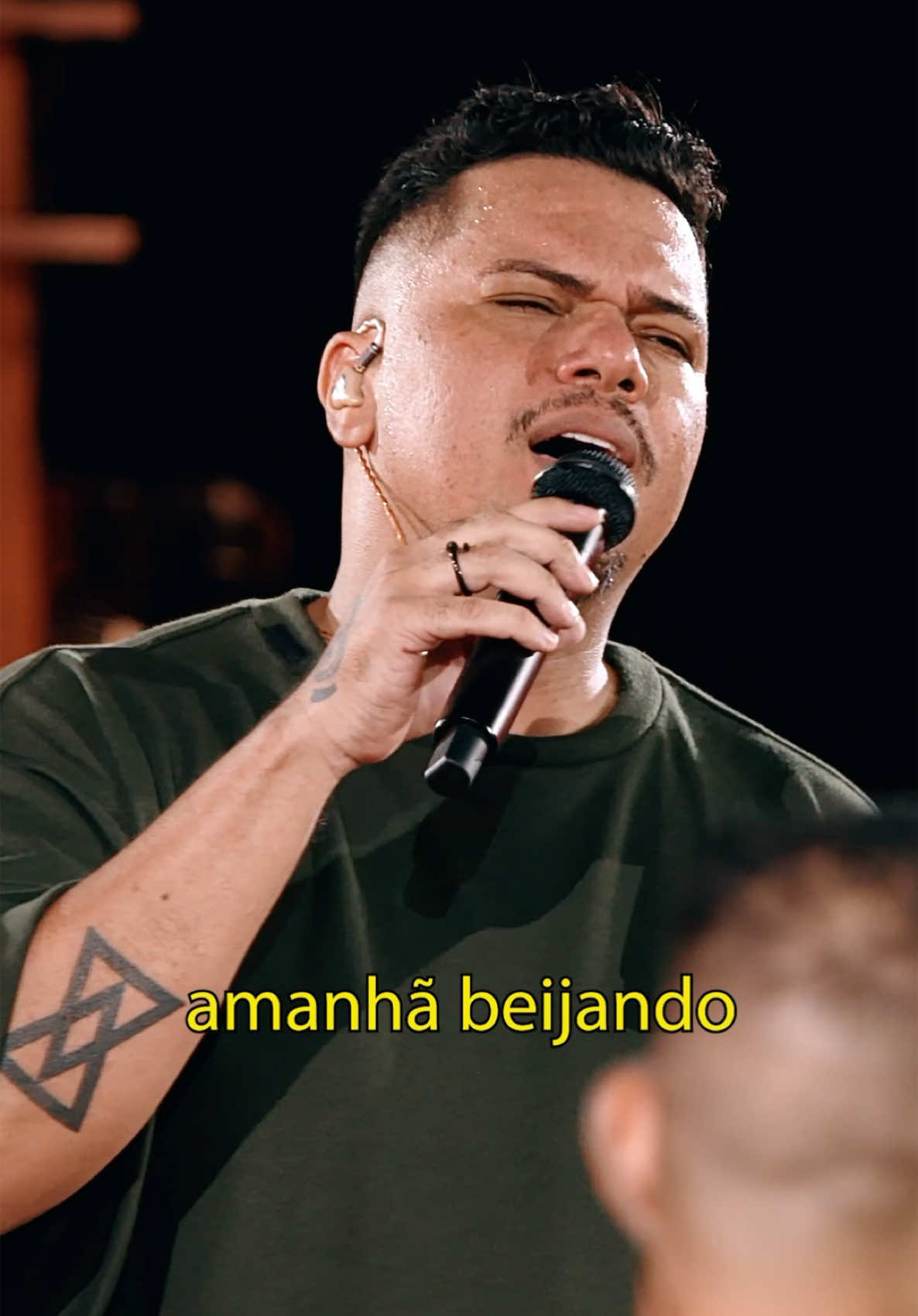 Foi aqui que pediram inédita? O clipe de #80ANOS, já tá disponível pra você assistir! 😍 Essa música não fomos nós que escolhemos, ela escolheu a gente, dá o play pra entender do que estamos falando! ♥️