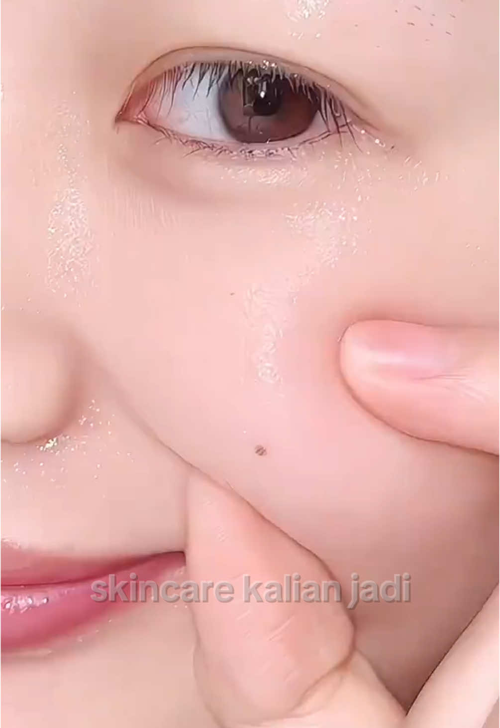 Jangan pernah pake eksfoliasi kalo gamau kulit kalian bersih #cerrynabeautytips 