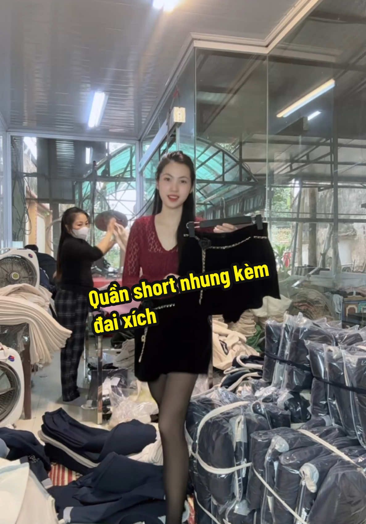 Săn deal quần short nhung kèm đai xích các nàng ơii#quanshortnu #quanduinhung #xuhuong2024tiktok❤️🌈✔️🤟🤟🤟story #vir 