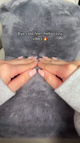 ❄️ Winter-proof your feet 🔥❄️ #cozy #footwarmer #comfy #slippers #cozyathome #cold #chill #stayinghome  ➡️ These electric heated slippers are all you need for cozy, comfy vibes this season. Perfect for gaming, watching movies, or working from home. Toasty toes, happy you! 🧦🔥☁️❄️🪵