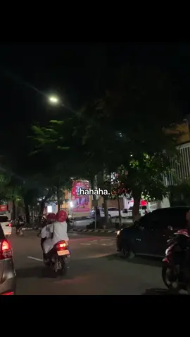 penuhi komentar dengan hahaha