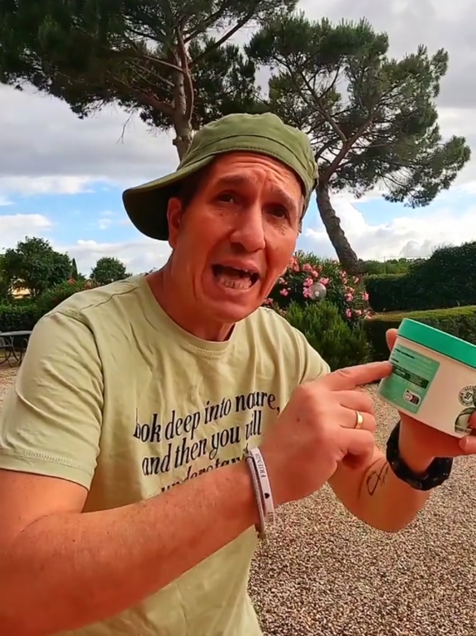 Que Soldado 🪖 tan TONTO jajajajaja 🤣🤣🤣 Gracias por tu Apoyo  SUSCRIBETE  #funnytiktok #fyp #parati #chistes #larin #comedia #humor 