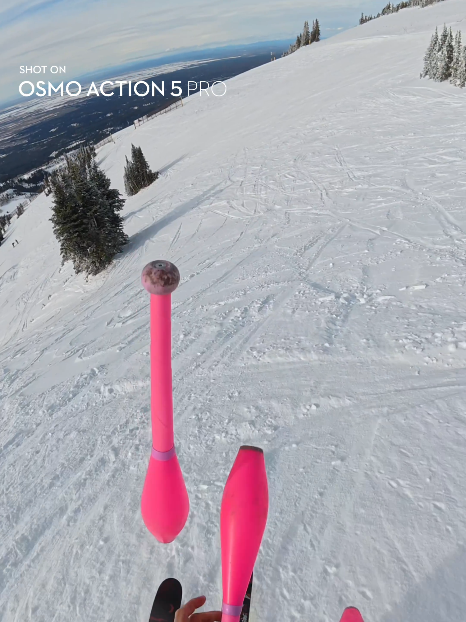 Winter is here! ❄️⛷️ Skiing is always a blast, but how about leveling up with a challenge? Skiing + Juggling! 🤹‍♂️Captured with Osmo Action 5 Pro for the ultimate action shots! 🔥 🎥: @tetonjuggler #DJIOsmoAction5Pro #Actioncamera #Skiing #Challenge #WinterAdventures #JugglingSkills #FYP