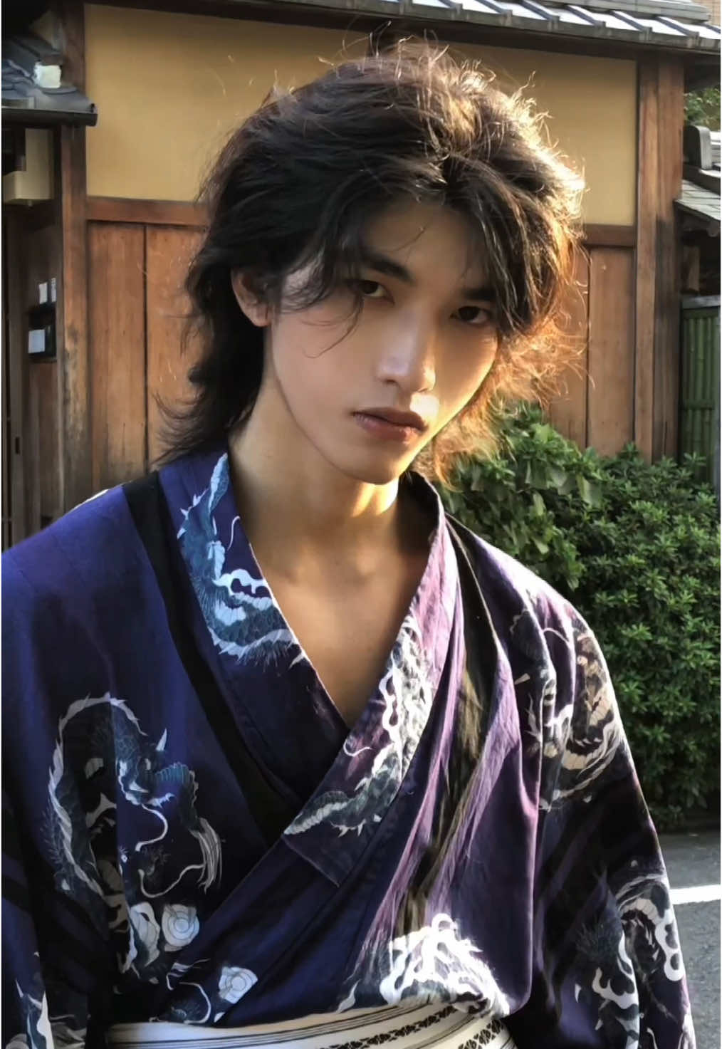 落日下的京都小道 #yukata #japan #japantiktok #traveltiktok #xh #xhtiktok #asianboy #japantravel 