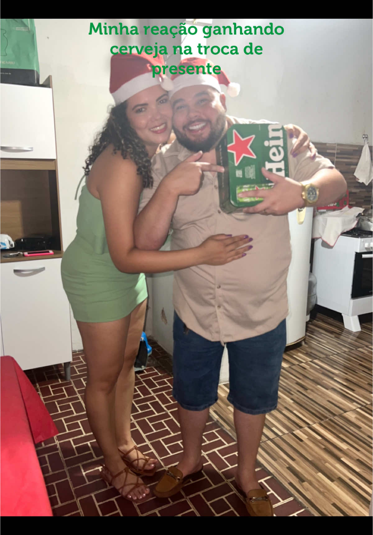 Minha reação ganhando cerveja na troca de presente🤣🤣🤣🤣🤣🤣 #cervejeironato #papudim #trocadepresentes #resenha #família #maridofelizeoutronivel #heineken #verdinhademel @Thayná Saantos 
