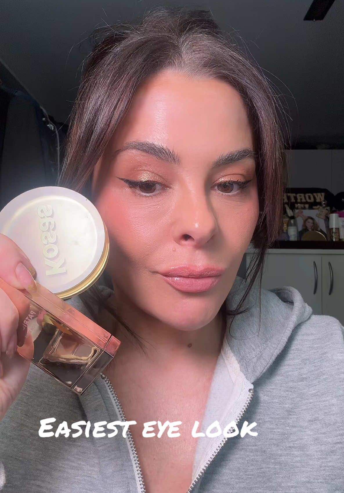 Easiest eye look #easymakeup #eyeshadow #eyeshadowtutorial #adhd #makeup101 #matureskinmakeup #makeuptutorial #over40 #fyp 