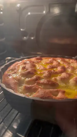 Focaccia dolce troppp BUONA! 🧹🧙‍♀️  1G: lamozzarellaincarrozza ♥️ #focaccia #focacciadolce #christmasfood #viral #perte 