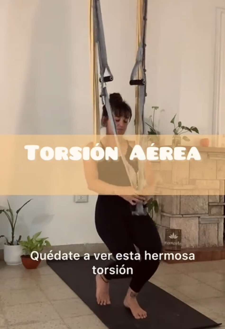 ✨TORSIONES✨ 👋🙂Alo Alo aeroyoguiii!!🌈 💓Quédate a ver esta torsión aérea, esta buenisima, las torsiones son muy beneficiosas para la columna y al estar suspendidas la gravedad termina siendo una gran aliada, te ayuda en el proceso de adaptación creando movilidad a lo largo del eje central ✨ . . . 🌼En enero seguimos practicando 🌼 🌸Lunes y miércoles 17-18.30-20hs 🌸Martes y jueves 19hs SÚMATE!!🥰🫶🏽 . . . . . #Aeroyogalovers #aerial #aerialyoga #yogaencolumpio #yoga #yogacordoba  #aerovinyasa #yoga #aeroyoga #aerialyoga #aerialyogalove #aeroyogalovers 