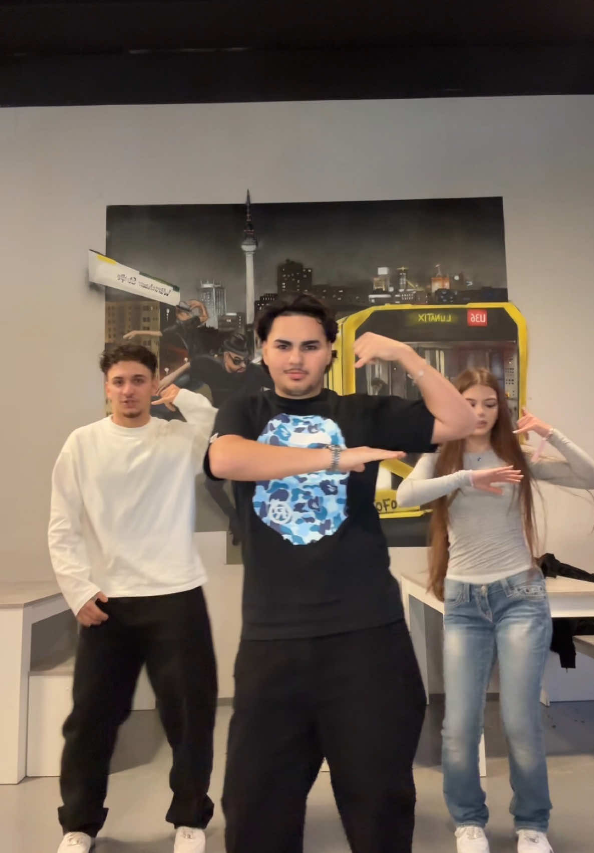 REMEMVER THAT TRIO WITH THIS DANCE😄 @𝐙𝐀𝐇𝐈𝐃𝐄 @Junus #berkibooiii 
