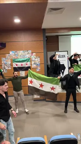 شهيدنا لا مامات زغردوا يا يالبنات  #ادلب #سوريا_الجديدة #ارفع_راسك_فوق #الشام #بلاد_الشاَم #الساروت #الساروت_بلبل_الثورة_السورية 