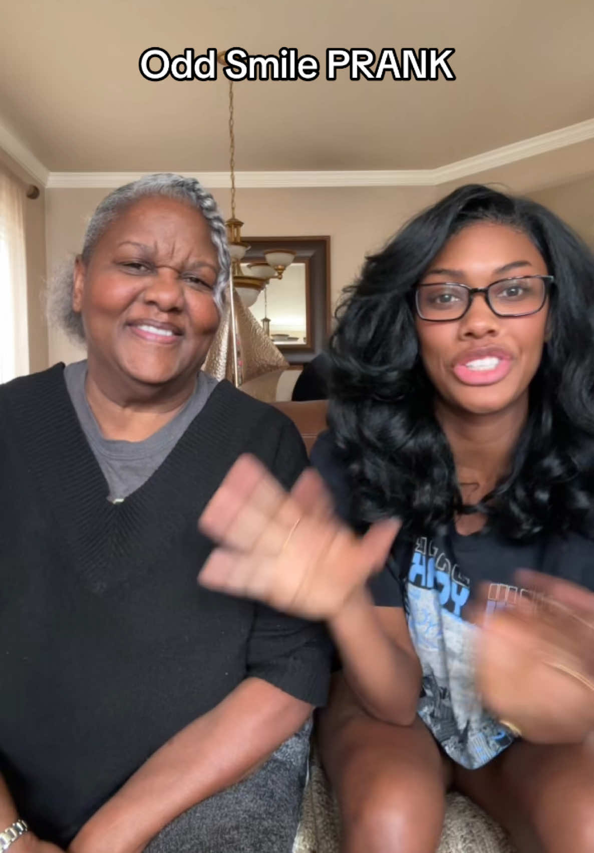 WEIRD SMILE PRANK on my mom 🥰 LLOL #prank #mom #comedy #jokes #funny #fyp #christmas 