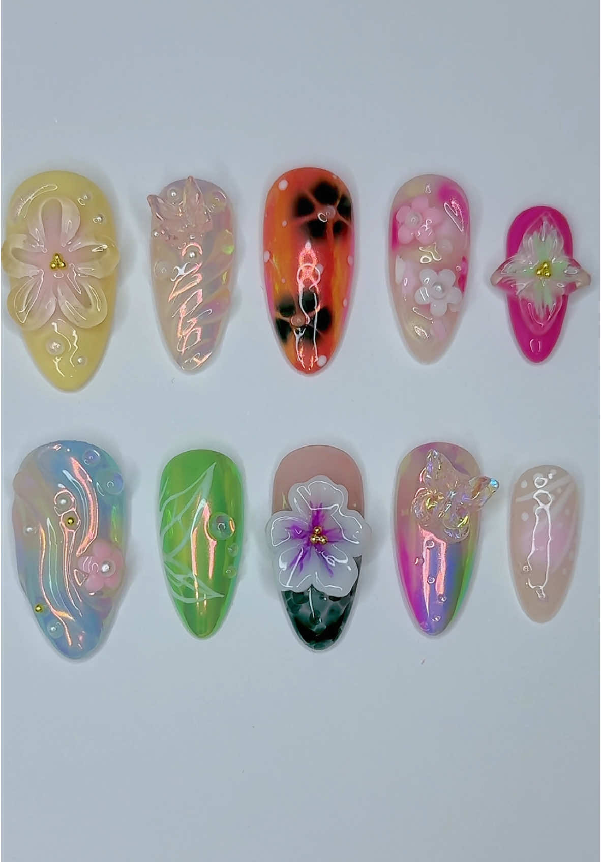 Etsy: Novagelic 💕 floral nails 🌷✨ #nails #pressonnails #springnails #3dnails #3dflowernails #butterflynails #almondnails #chromenails #colourfulnails #auranails #nailinspo 