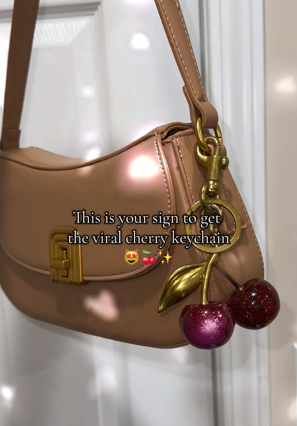 IN LOVE 😻😻😻😻 #tiktokshop #viral #purse #cherrykeychain 