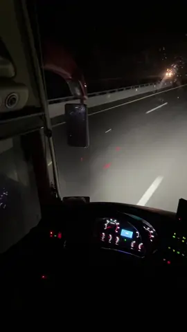 Night 🌙🇸🇦 #waytomadina #saudia #arabia #busdriving #ksa🇸🇦 #goingtomadina #viralthisaccount 