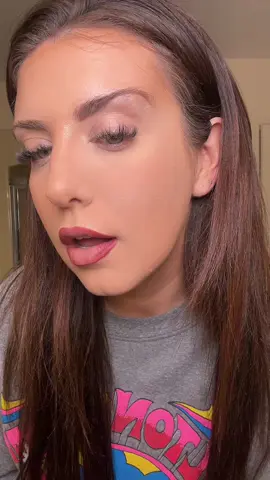 This powder is SO GOOD!!! Literally my makeup DOES NOT BUDGE at all during the day!!! I’m hooked #carslan #powder #settingpowder #trendingmakeup #newmakeup #newyear #tiktokshopyearenddeals #makeuptok 