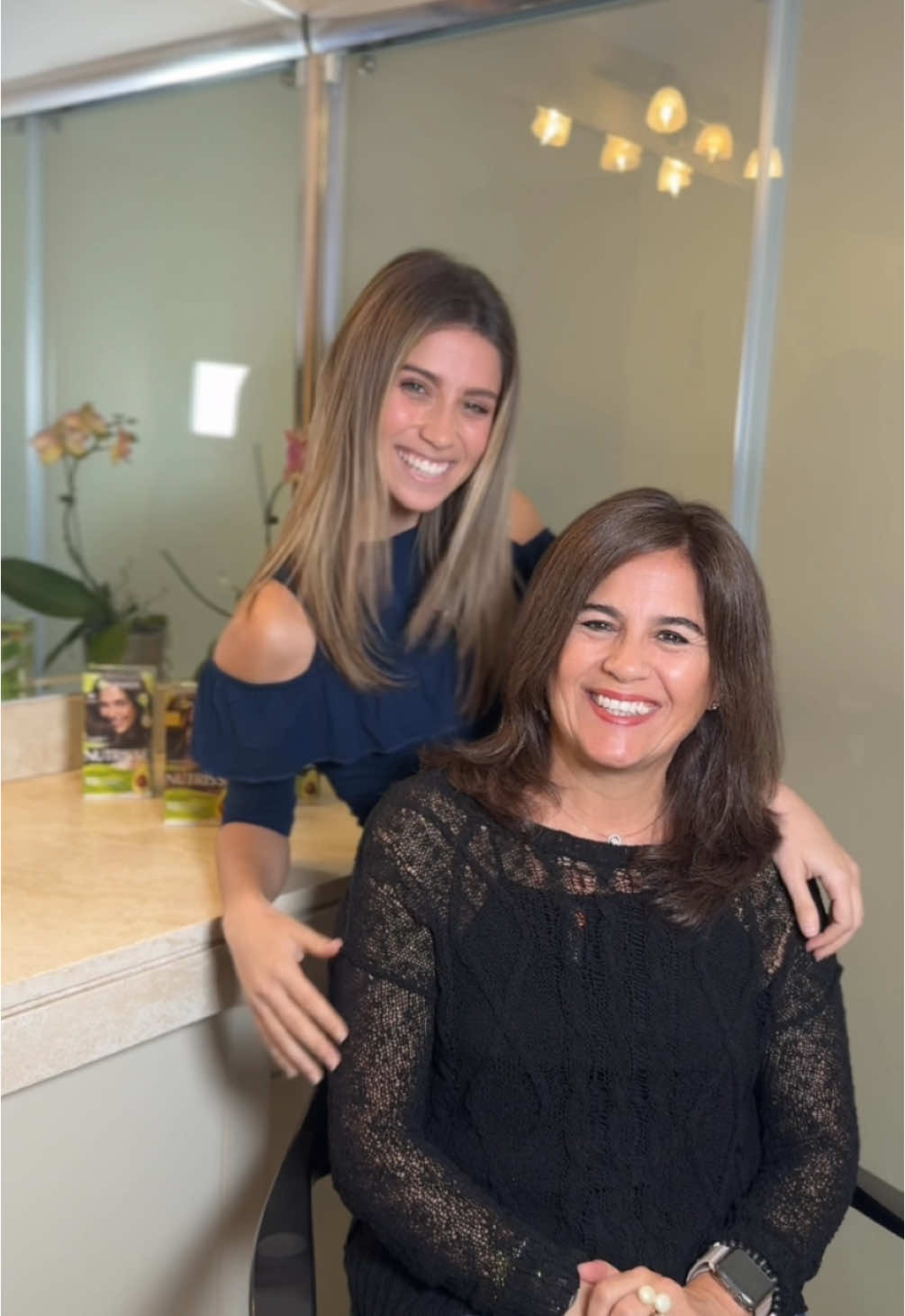 Un color vibrante, luminoso y resistente con el Nutrisse💚 de @Garnier Perú  Hoy lo pondremos a prueba junto a mi mamá✨ #haircolor #garniernutrisse #garniercolor #publicidad