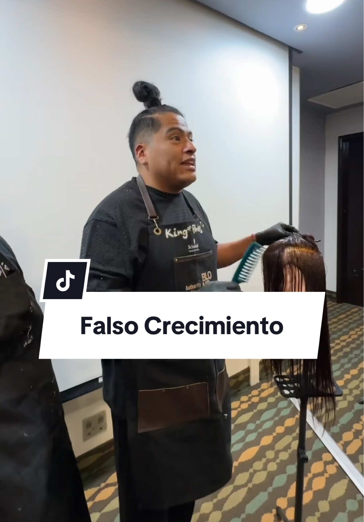 Cómo hacer un falso crecimiento en el cabello  con el método adecuado lograrás un perfecto resultado. #estilistas #colorista #rubios #falsocrecimiento #rubios  @schwarzkopfprofessional 