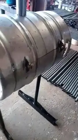 Churrasqueira em inox, feito com barril de chopp #churrasqueira #facavocemesmo #serralheria #serralheriaartistica #inox 