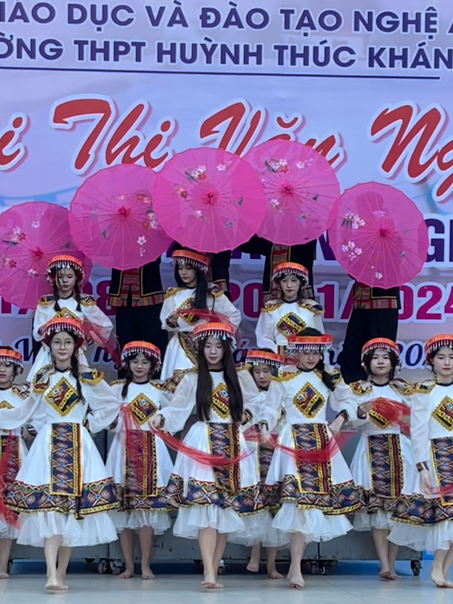 Múa Hương sắc Vùng cao -11A4 Văn nghệ chào mừng ngày nhà giáo Việt Nam#cobichngochoahoc #thpthuynhthuckhang #vannghe2011 #20thang11 #vannghe