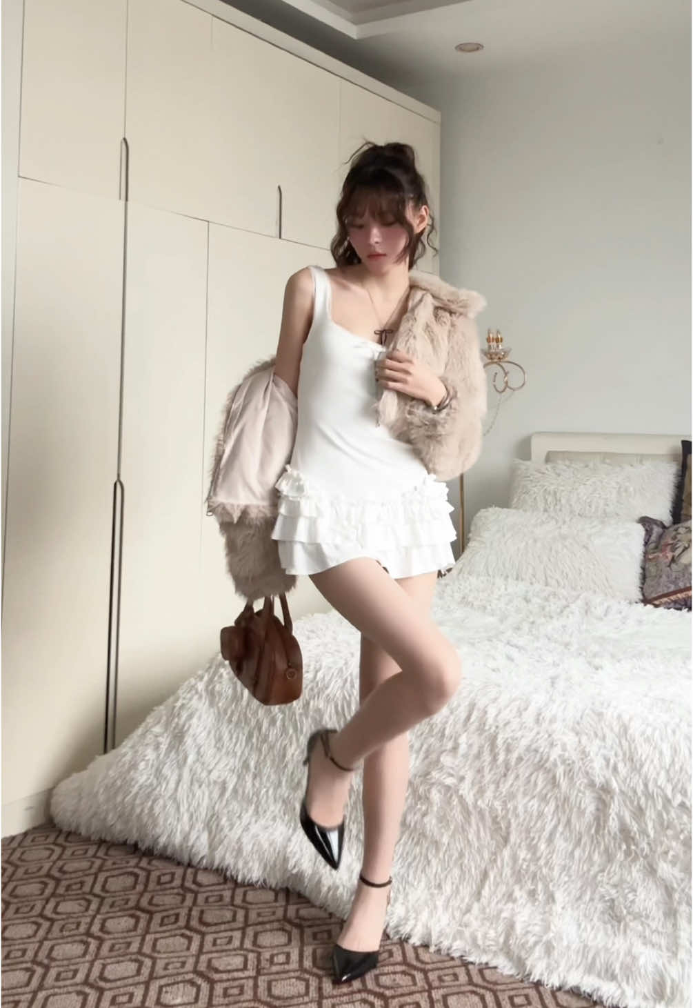 Where are all my DIVAS? #dqlootd #dinhquynhlan #OOTD #dress #furcoat #furjacket #tetmacgi #tet2025 #trending @Twotwogramm 