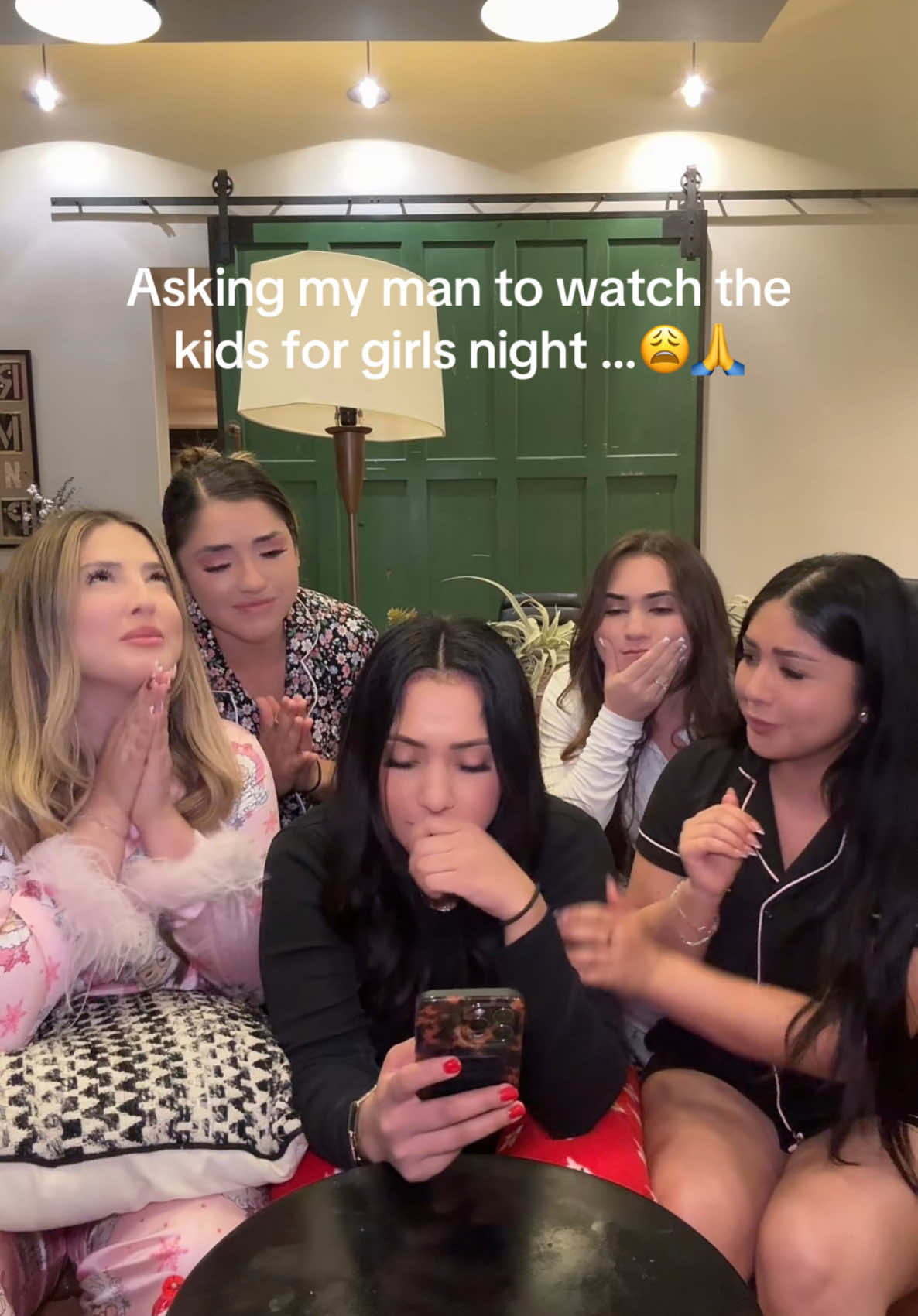 Girls night depends on it 🤣😩🙏 @Valentina Acosta @Andrea Falcon @Brandi Lee Flores @Sierrarperez | Mama | Realtor #fyp #paratii #funnytrend #harvard #girlsnightout 