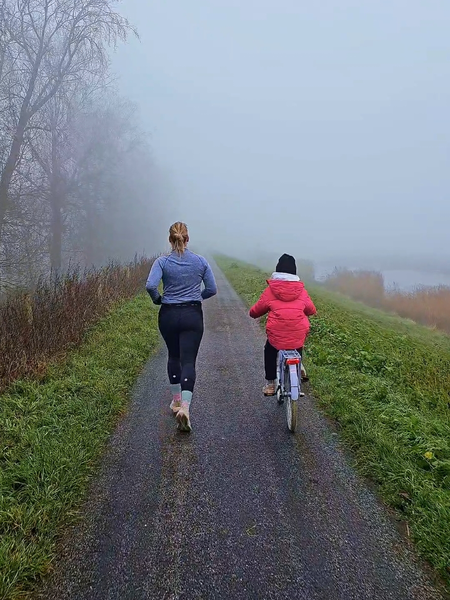 Together ❤️  •••••••••• #runningdtje #dtjeruns #marathontraining #runningnl2  #runnersworldnl  #InRunnersWorld #i12run2 #hardlopennl #asicsfrontrunner #MoveYourMind #garmin #garminnederland #garminrunning #asics #asicsrunning #SoundMindSoundBody #AsicsFrontrunner2025  #marathonrunner  #runner #Running #runningmotivation #runtoinspire  #runningnl #run #runtok 