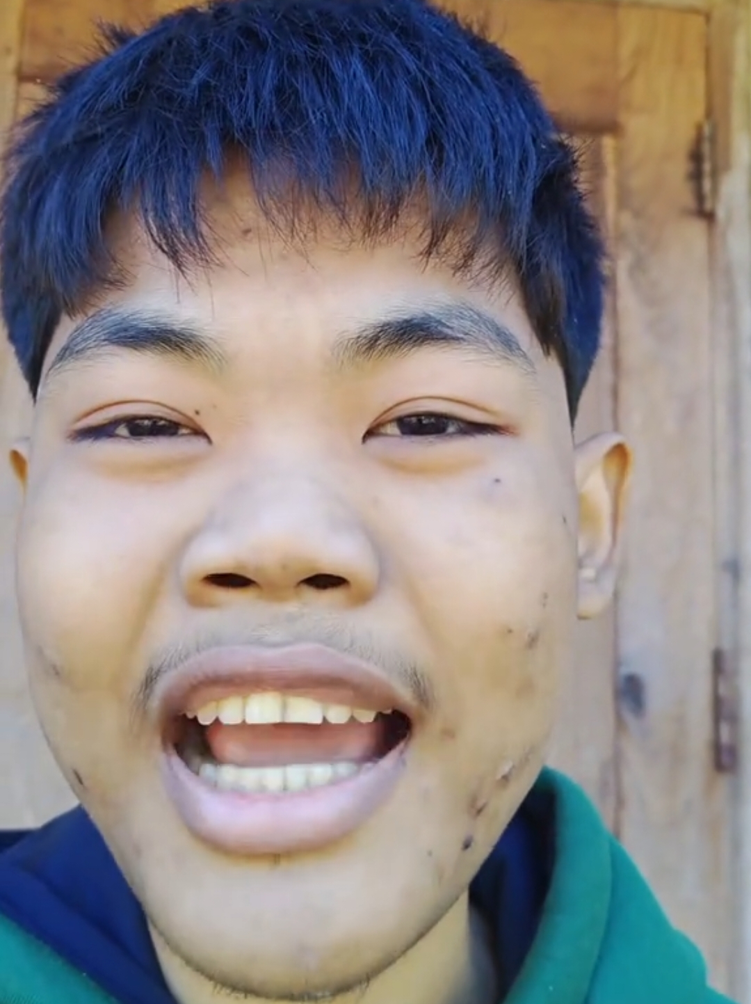 สุขสันต์วันปีใหม่นะถึงแม้กูจะไม่รู้จักมึงเลยก็ตาม