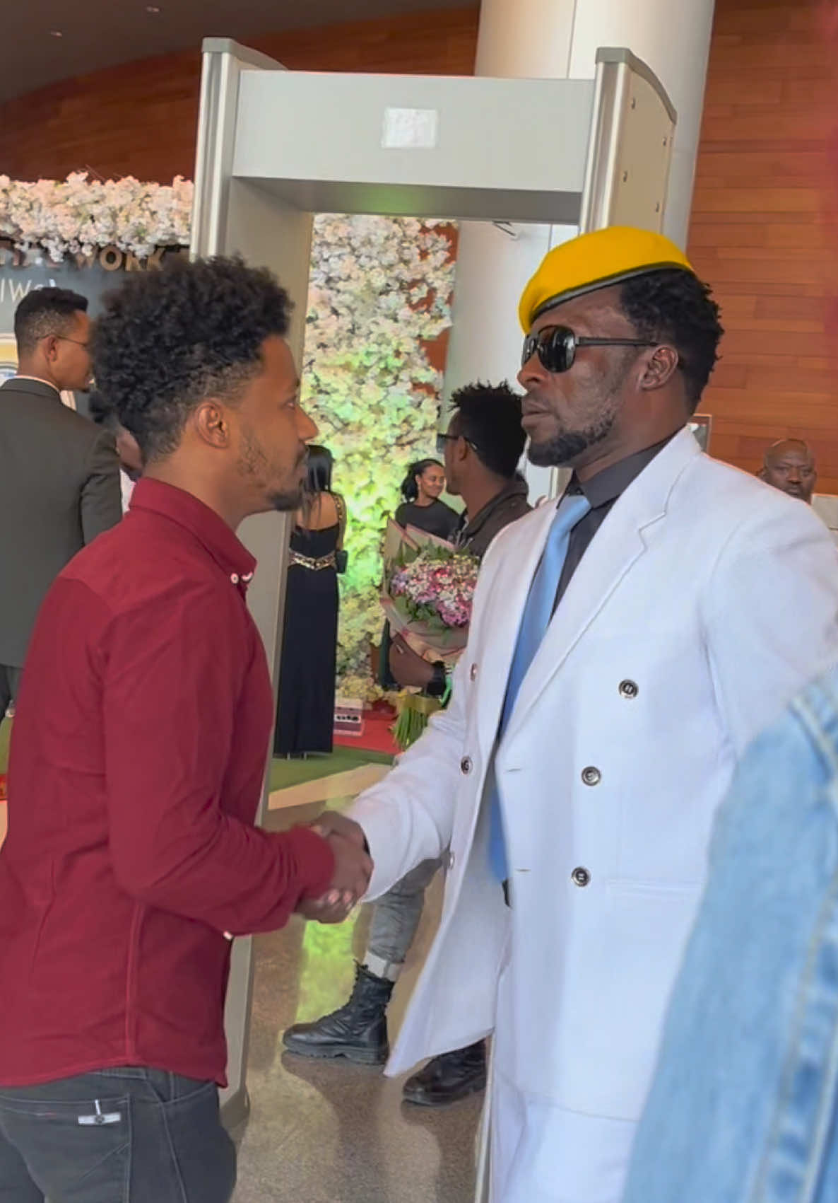 ታሬን የምትወዱ #binye21 #ethiopian_tik_tok #habeshatiktok #eritreantiktok🇪🇷🇪🇷habesha #አማራዬ💚💛❤አማራዬ💚💛❤ #tigraytiktok🇻🇳🇻🇳tigraytiktok❤❤❤❤ትግራይ #oromotiktok❤️💚❤️ethiopiantiktok #foryou #foryoupage #የእናንተገፅ 