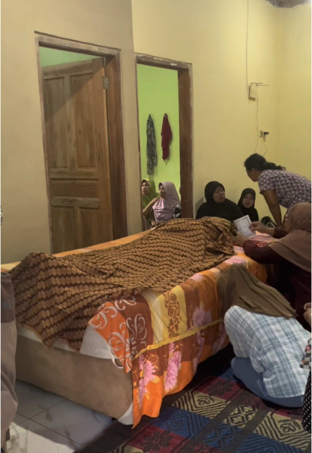 Innalillahi wa inna ilaihirojiun😭 kabar duka, ayahanda Hadi Saputra meninggal dunia hari ini🥹😭 bpk Kasana (sanos) bin Darkim Alfatihah..🙏🏻🤲🏻🥀 . infonya Hadi Saputra sedang proses perizinan di lapas agar bisa pulang melihat bapaknya untuk yg terakhir🥀🥺😭 #hadisaputra #7terpidana #kasusvina #vinacirebon #bebaskan7terpidana #keadilanharusditegakkan #keadilanuntuksemua #4u #fypシ゚ #foryoupage 