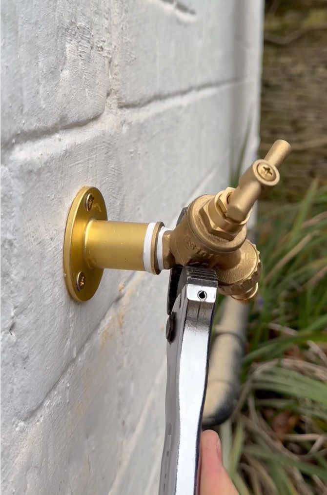 New outside tap but job didn’t go to plan! #asmr #asmrsounds #learn #foryou #mmplumber #viral #plumbing #toolbag #pipes #tools #cleancopper #plumbertools #pressfit #soldering #copper #handtools #work #DIY #howto #plumber