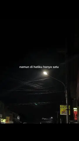 singkat saja,aku pengen dia balik lagi🥀 #lagu #manusiabiasa #fyp #lirikvideo #liriklagu 