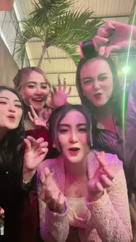 Hwrkekekekkekeke versi New Monata 😂