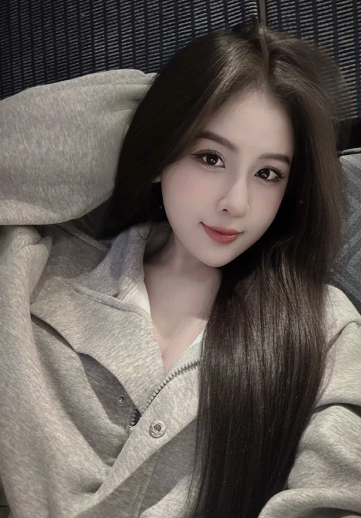 “Khi thế giới bắt đầu lạnh giá… Điều ấm áp nhất chính là em”