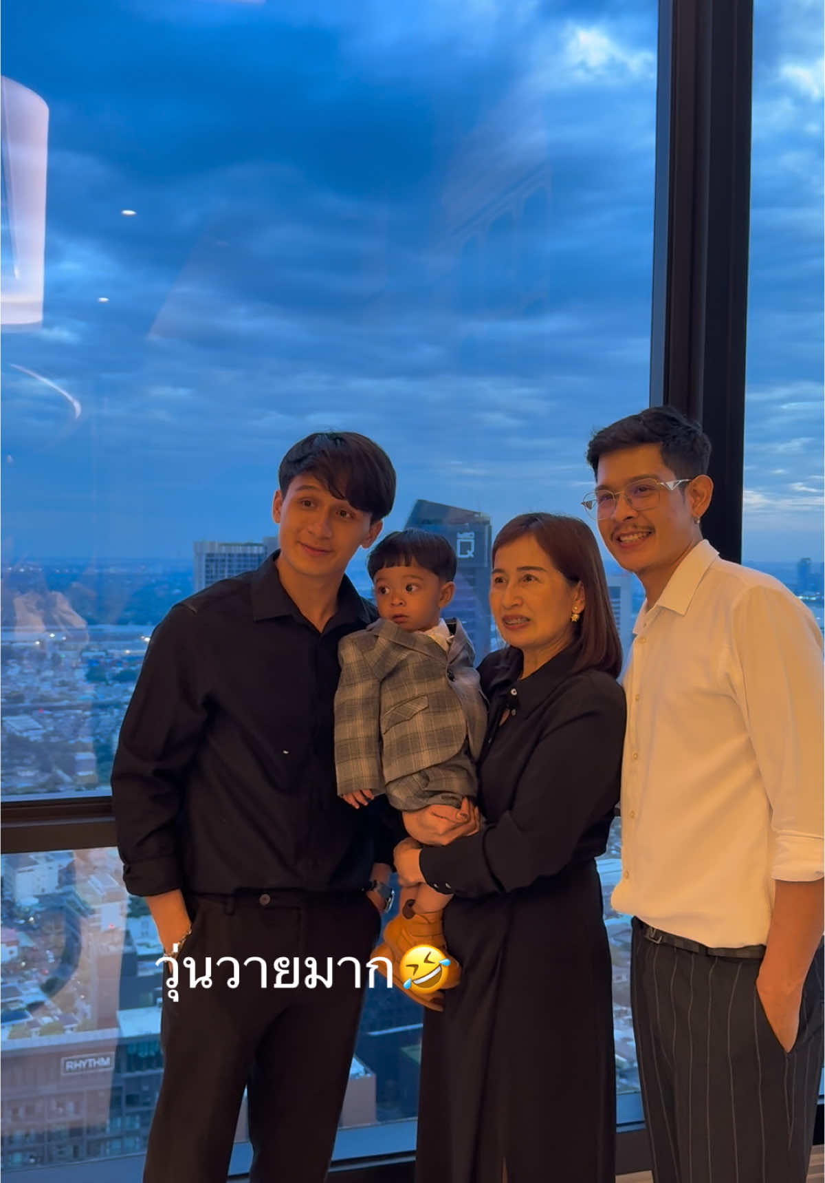 ถ่ายรูปครอบครัว❤️❤️#ต้าวแฝดโซลโมเน่ #แม่เล็กพรีมายา #ขิงพรีมายา #เมย์พรีมายา #บิ๊กพรีมายา 