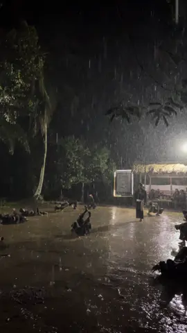 Hujan badai angin ribut apapun itu,,latihan ya tetap💪🏻latihan#pshtpusatmadiun #tanjungjabungtimur #lostgarewel 