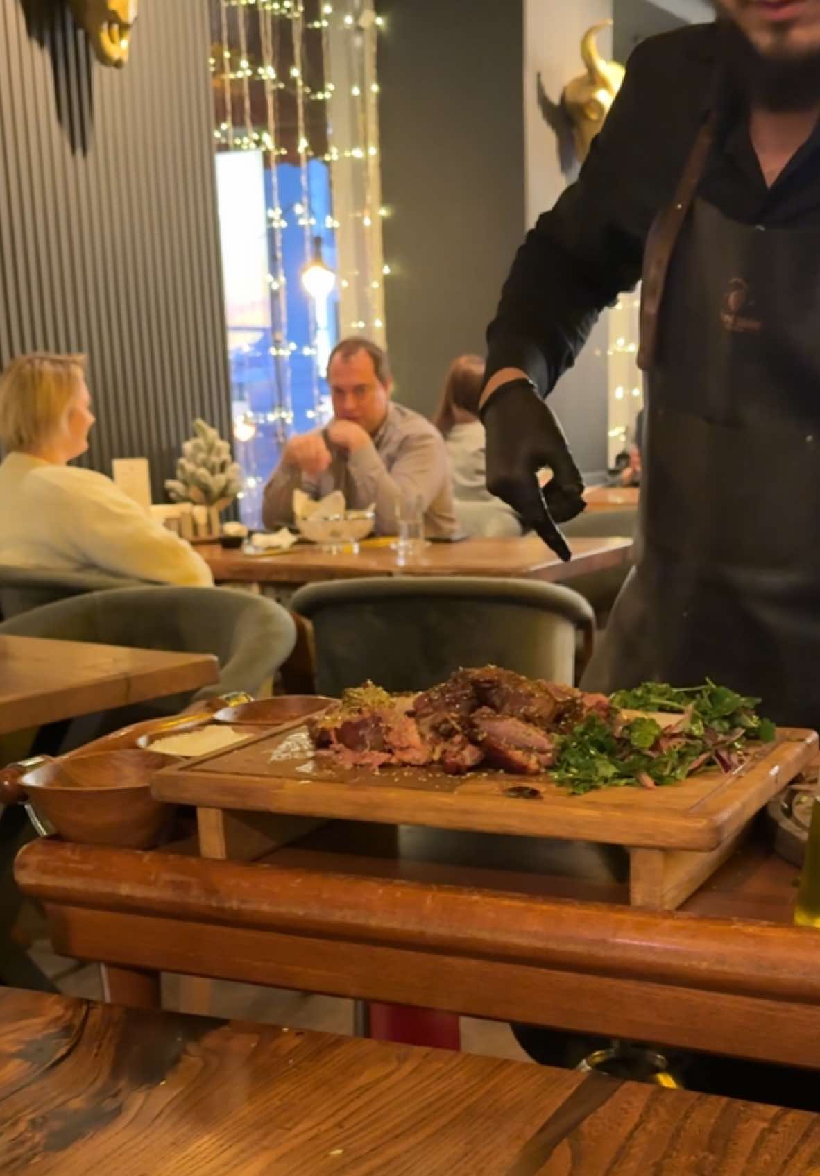 من المطاعم اللذيذة في موسكو مطعم تقسيم تركي بس اسعاره تعتبر مرتفعة جيته بالصدفة بدون حجز #explore #fyp #viral #حركة_إكسبلور #moscow #new #CapCut #موسكو_روسيا #روسيا#مطاعم#سفر#ترند#تصميم_فيديوهات🎶🎤🎬#تركيا #اسطنبول 