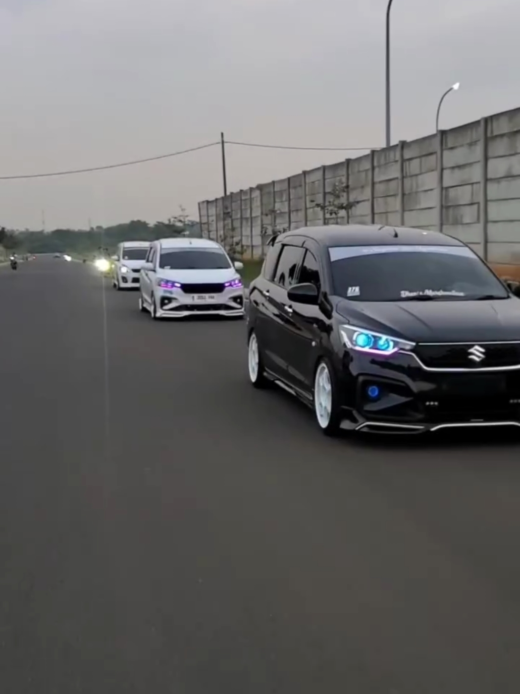 Good senja🐣📸 #ertigasquad_id #suzukiertigaindonesia #ertigamodifikasi #ertigaindonesiacommunity_official #ceperasyik #eicchapterbekasi #allnewertiga #ertigamodifikasi Reposted from @marshmellow_376