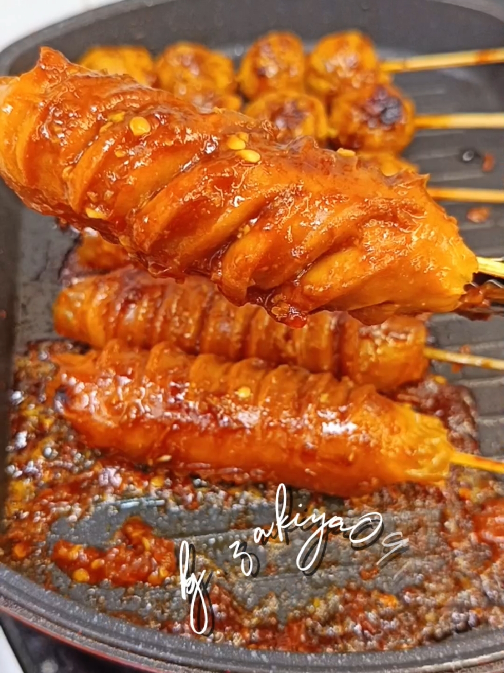 Resep bumbu bakar 👇 Bahan 1 :  - cabe rawit -+100gr  - bawang putih 6 siung - tomat 1 buah  - kecap manis 4 sdm  - saos tiram 2 sdm  - saus sambal 3 sdm  -  garam, gula, penyedap sesuai selera - lada bubuk 1 sdt  Bahan 2 : - margarin 2 sdm  - kecap manis 4 sdm  - lada bubuk 1/2 sdt  #bumbubakaran #sosisbakar #baksobakar #resepbumbubakaran #resepenak 
