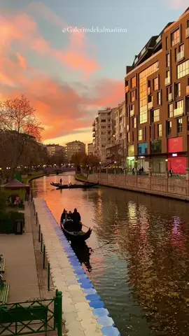 📍Porsuk çayında gün batımı 🌅#nerdeysenorasıbenimcennetim #eskişehir26 #porsukçayı #view #manzara #gökyüzü #günbatımı #sunsetlover #sunsets #sunsetvibes 