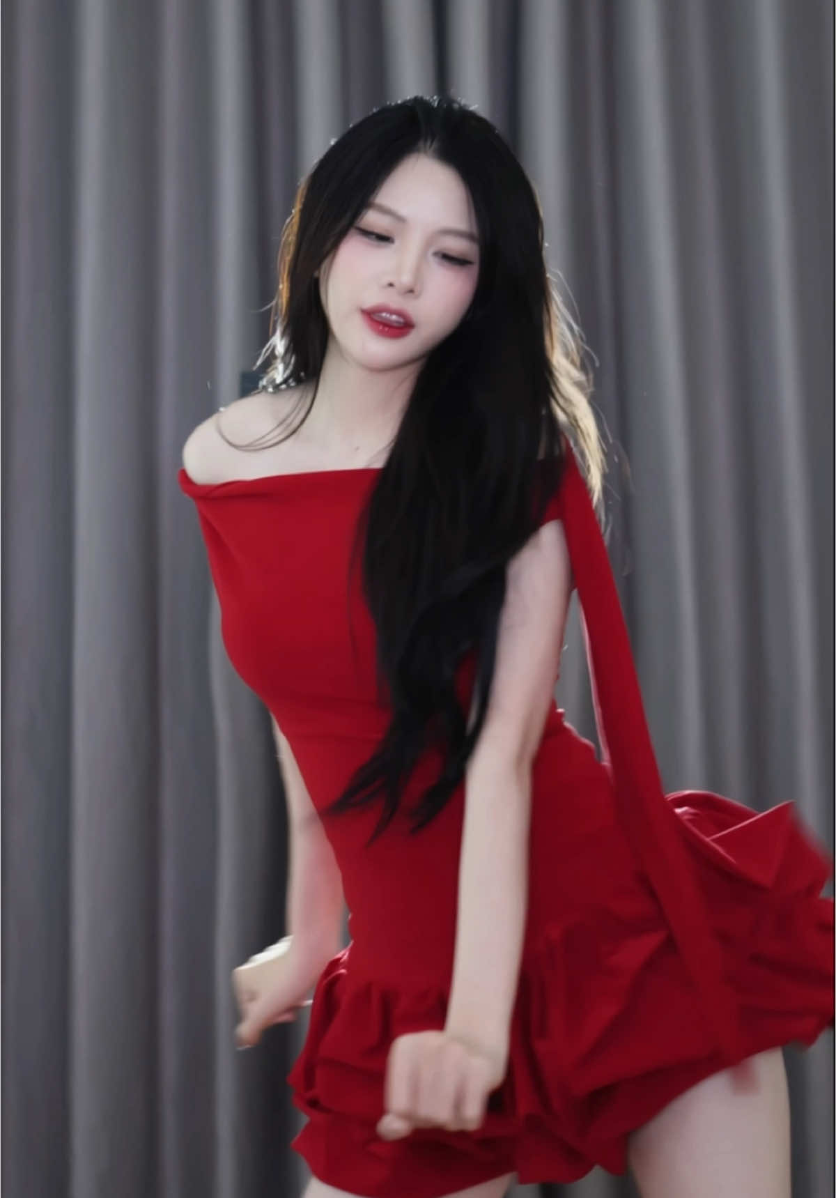 Nghe mng bảo mình hợp màu đỏ🤭 @Bmoody.stu #Tiktokdancevn #rinny68_ 