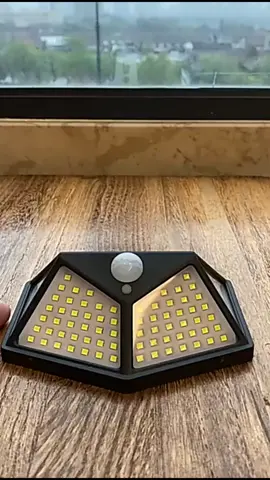 💡 Ilumine com economia e segurança! ☀️ 100 LEDs, sensor de presença e energia solar. 🌙✨ 👉 Garanta já a sua e transforme seus espaços! LINK NA BIO #produtinhos #vairal #achadosshopee #telegram #bio #economia #cuidado #achadinhos #1 #0 #0 #tecnologia #luz