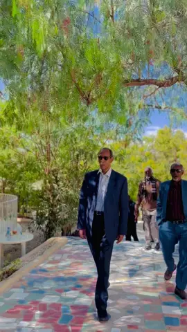 Madaxwaynihii hore daahir riyaale kaahin kuxigeenkiisa iyo qaar kamid ah golihiisii wasiirada oo maanta kulmay yaad kaxasuusataa wasiiradaasi #somalitiktok12 