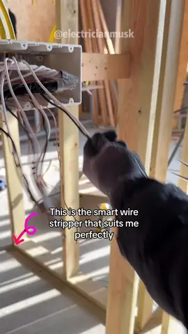 You know this is a really cool smart wire stripper#tiktokshop #tool #electriciantools #sparky 