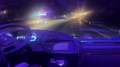 Xin chân phụ xe mà khó kinh rứa Huy 🤭 @Le Trung Huy 