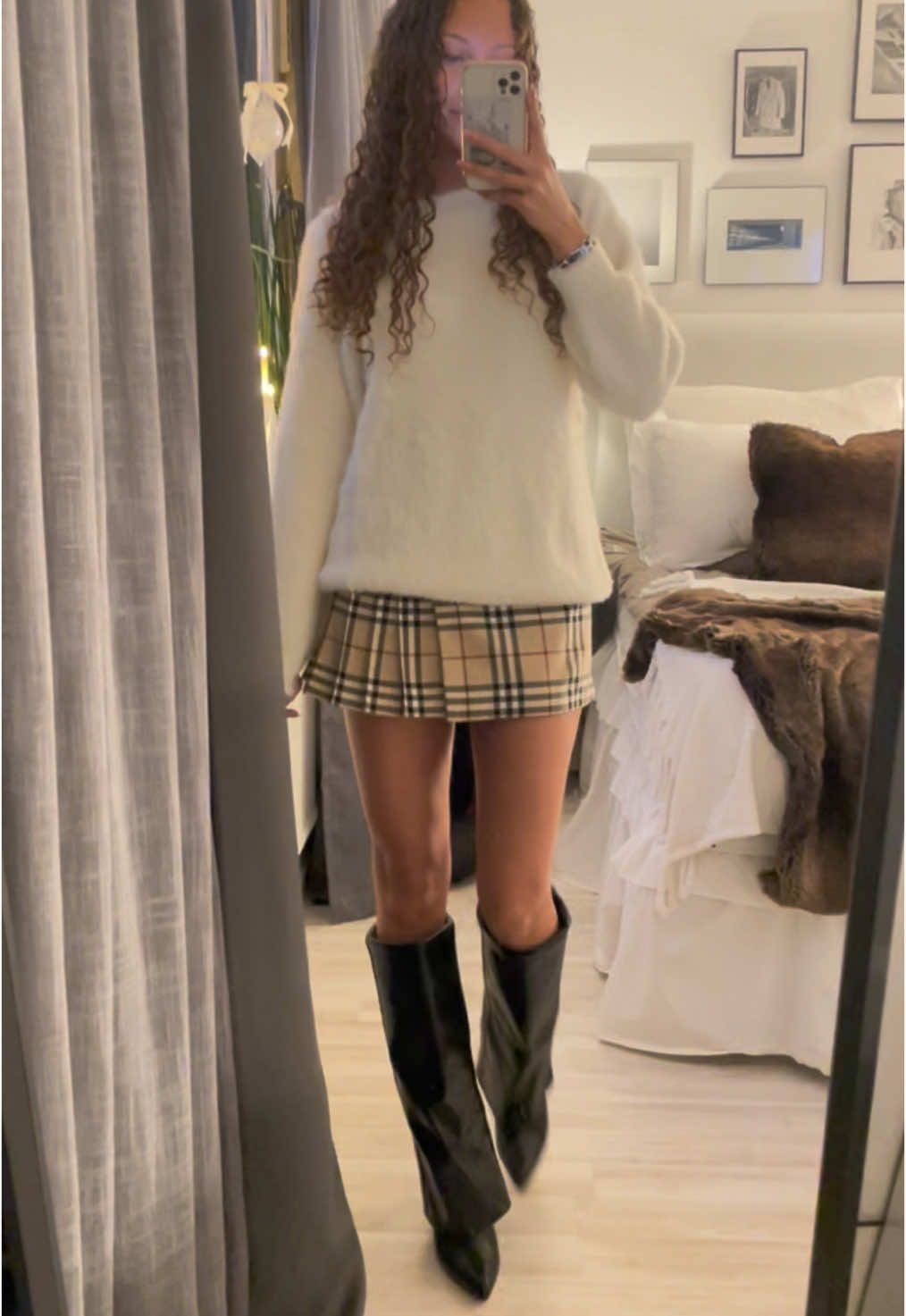 En veckas outfits med @Nitted.se  GLÖM INTE att tröjan kommer in i lager igen söndag den 29 december kl 14:00❤️🤍