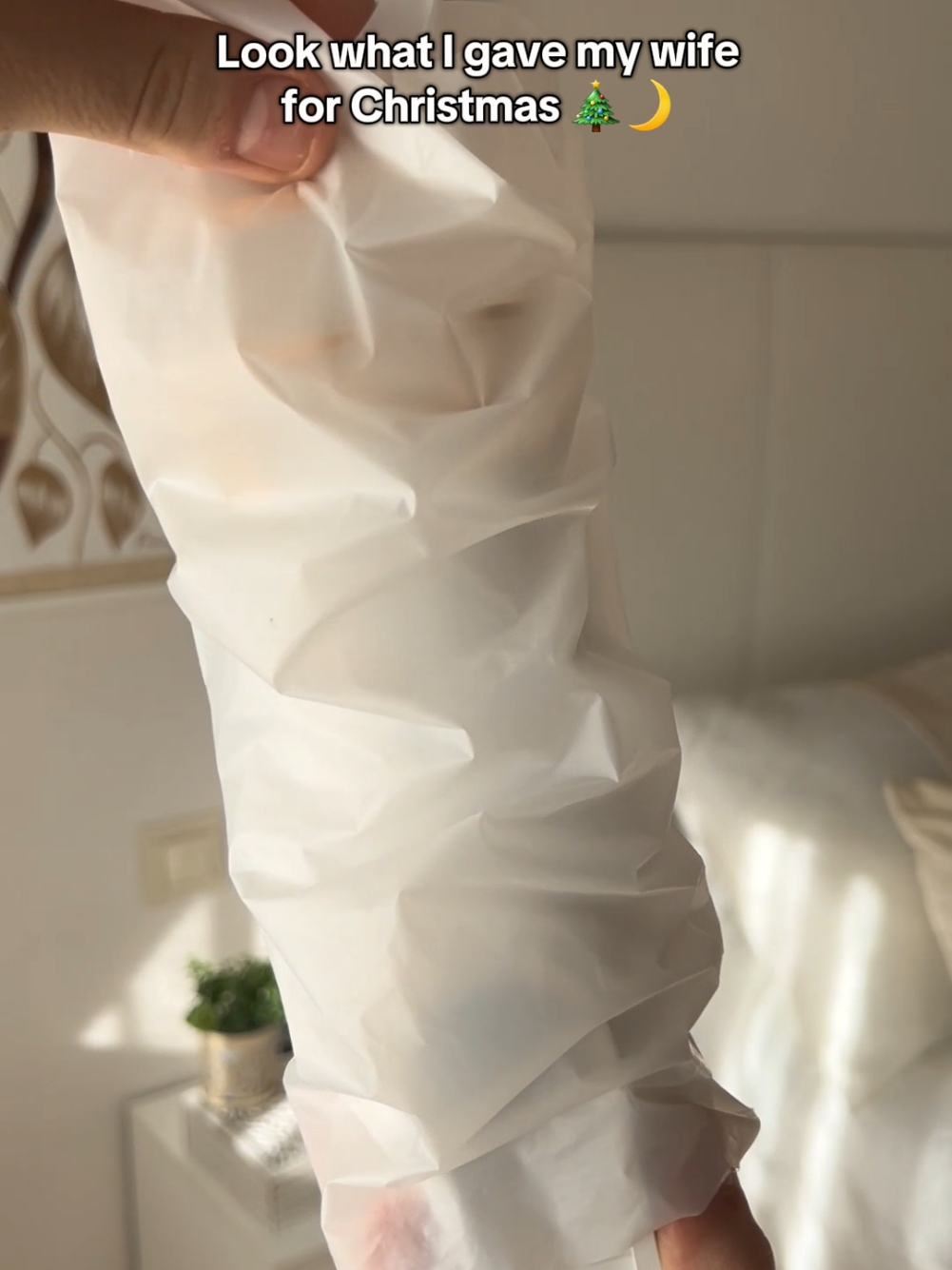 It's a lighthouse-shaped lamp that projects the moon and has a speaker to listen relaxing music! She loved it! 🌙❤ #moon #stars #moonprojector #lighthouse