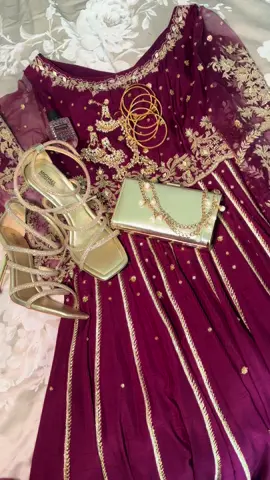 Wedding GRWM 🤍 @Faiza Saqlain outfit #fypviralシ #foryoupagе #weddingtok #grwm #faizasaqlain #pakistanidesigner #pakistanistreetstyle #pakistaniwedding #desitiktok #michaelkors #valentinobeauty #outfitinspo #weddingseason2024 #pakistani #tiktoktransitions #xyzbcafypシ 