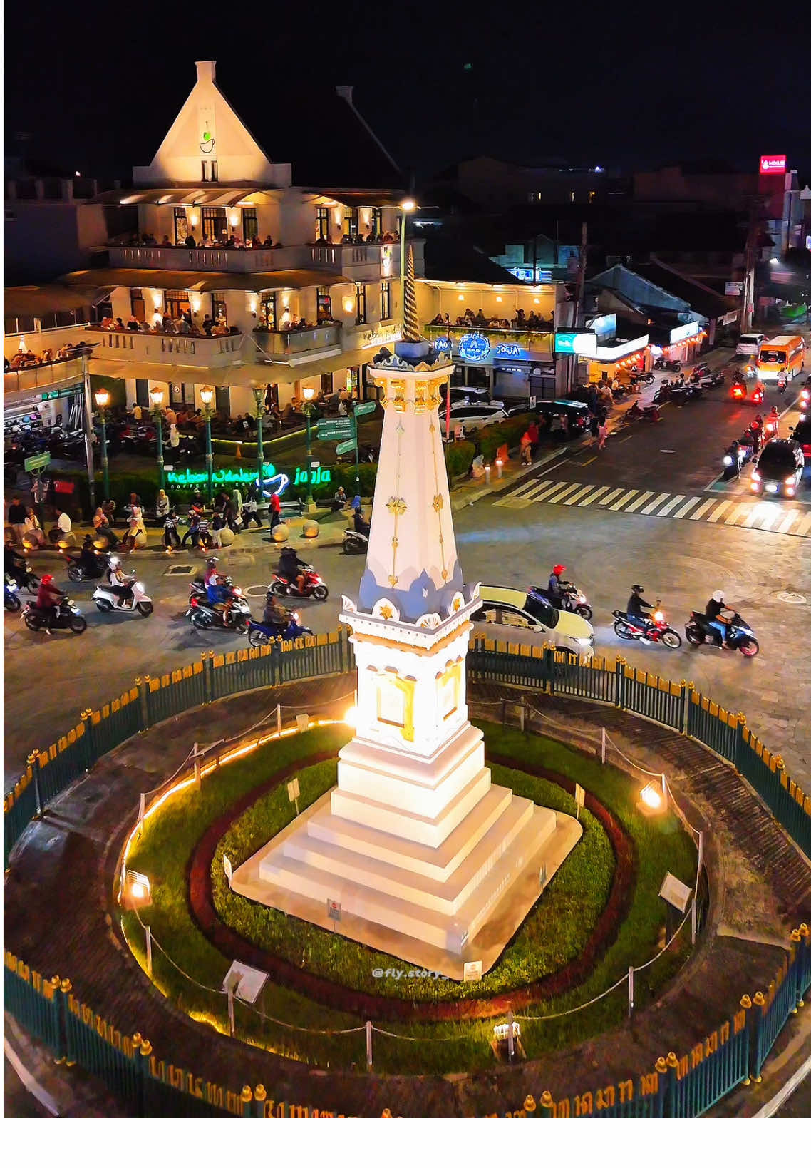 Selamat malam minggu & happy weekend ! 🥳😍 Btw planing tahun baru kemana nih gaes ? 😁 #jogja #istimewa #night #malioboro #citylights #feed #aerial #fyp #fypシ 